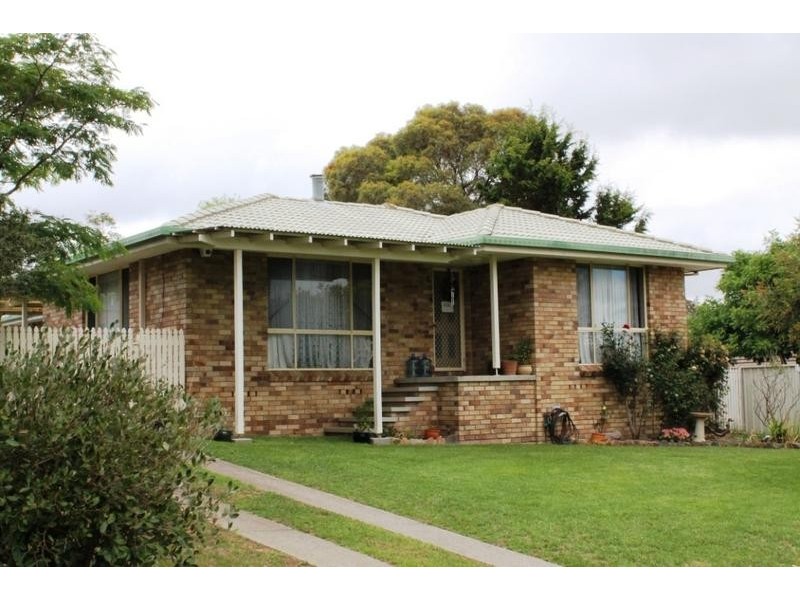13 VERNA CLOSE, Armidale NSW 2350