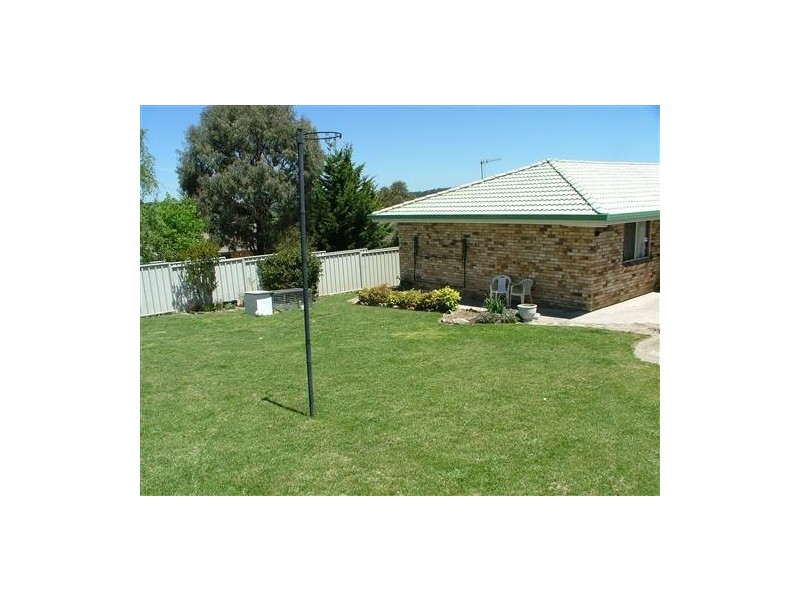 13 VERNA CLOSE, Armidale NSW 2350