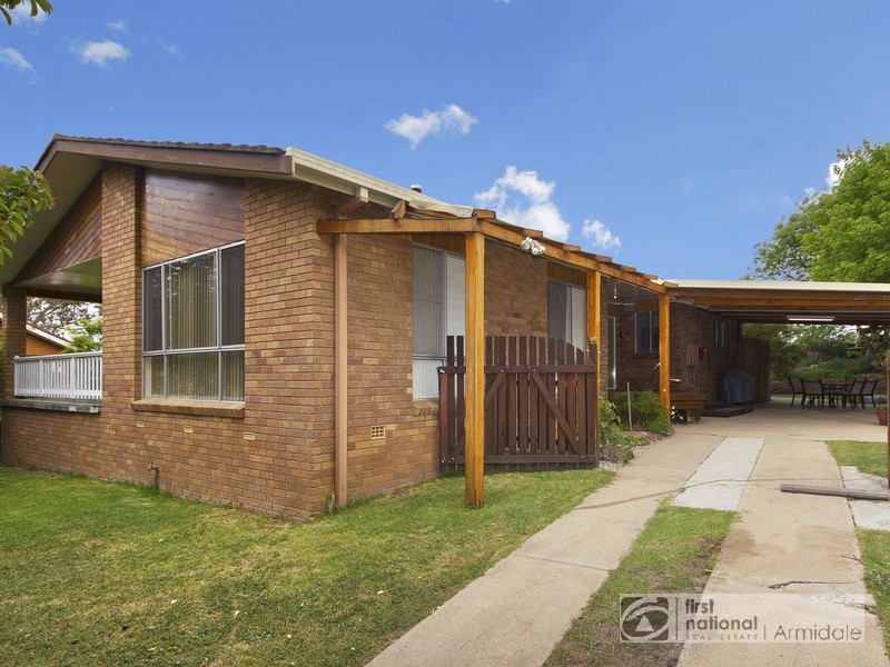 12 FREEMAN CRESCENT, Armidale NSW 2350