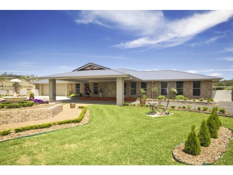 32 DANGARSLEIGH ROAD, Armidale NSW 2350