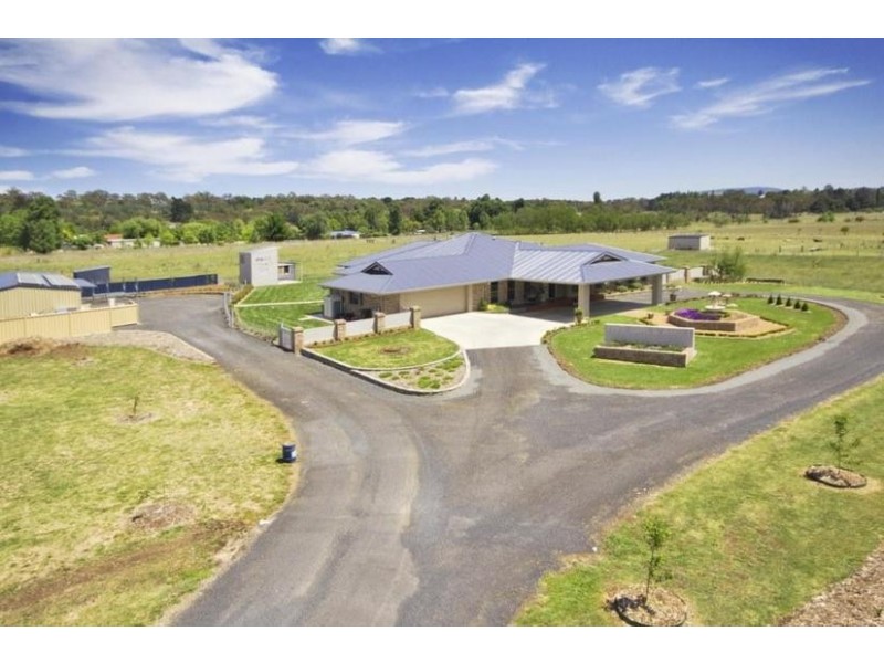32 DANGARSLEIGH ROAD, Armidale NSW 2350