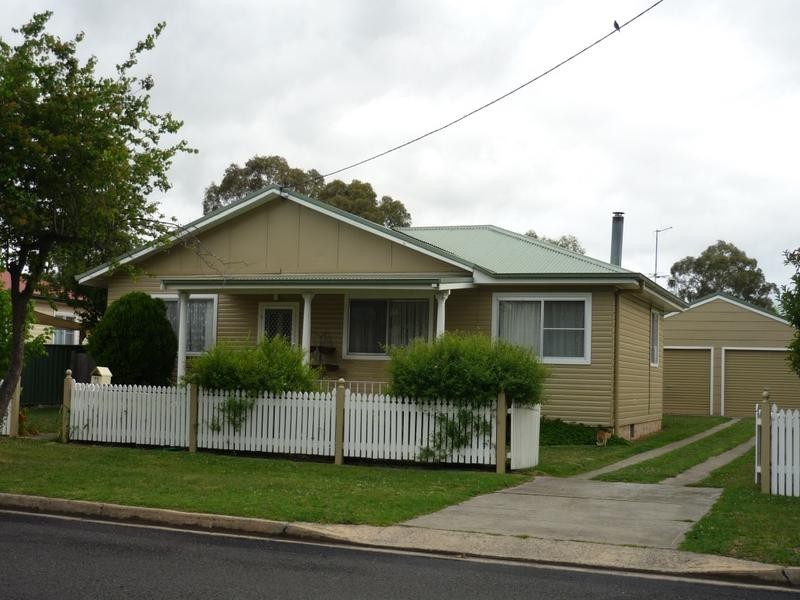 64 Mossman Street, Armidale NSW 2350