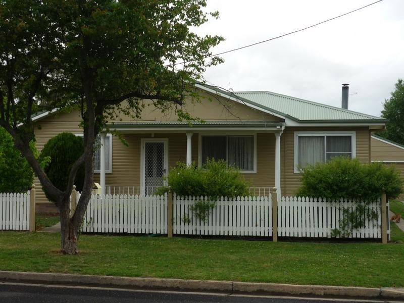 64 Mossman Street, Armidale NSW 2350