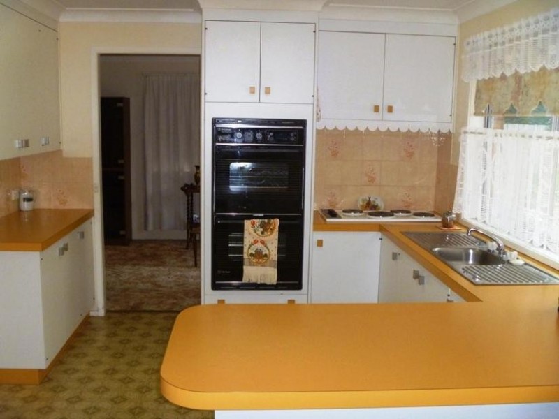 3 SIMPSON AVE, Armidale NSW 2350