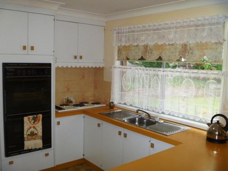 3 SIMPSON AVE, Armidale NSW 2350