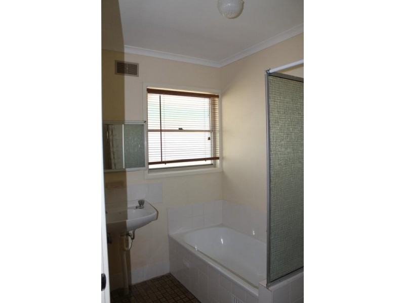 11 Bain Crescent, Armidale NSW 2350