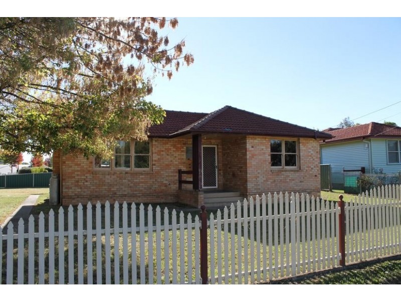 21 QUEEN ELIZABETH DRIVE, Armidale NSW 2350
