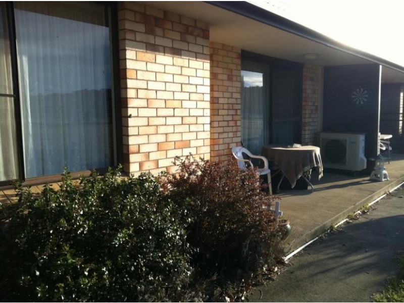 2/82 Douglas Street, Armidale NSW 2350