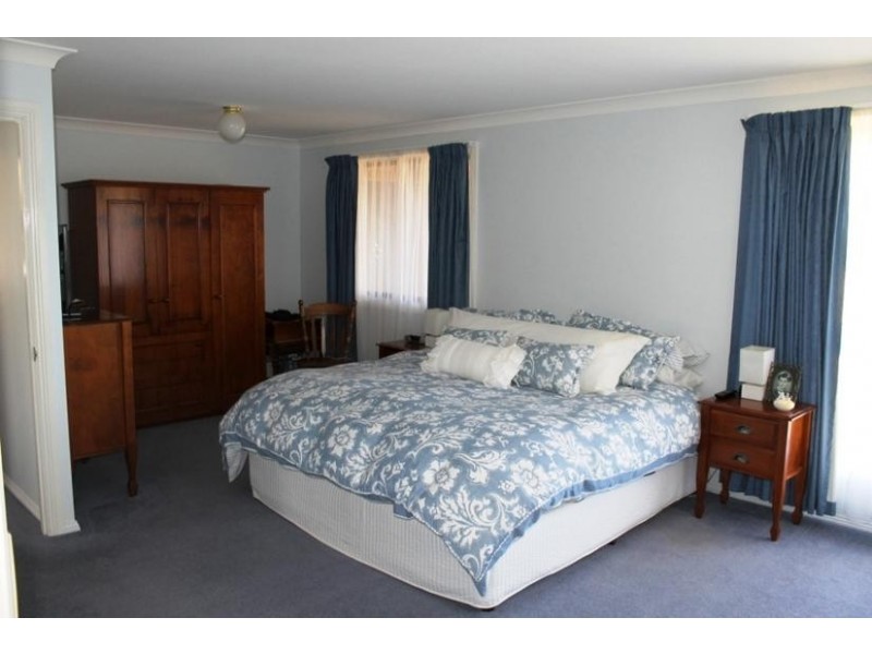 24 MCCARTHY CRESCENT, Armidale NSW 2350