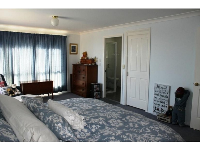 24 MCCARTHY CRESCENT, Armidale NSW 2350