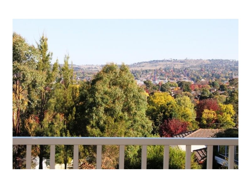 24 MCCARTHY CRESCENT, Armidale NSW 2350