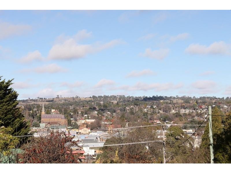 27 Laurence Avenue, Armidale NSW 2350