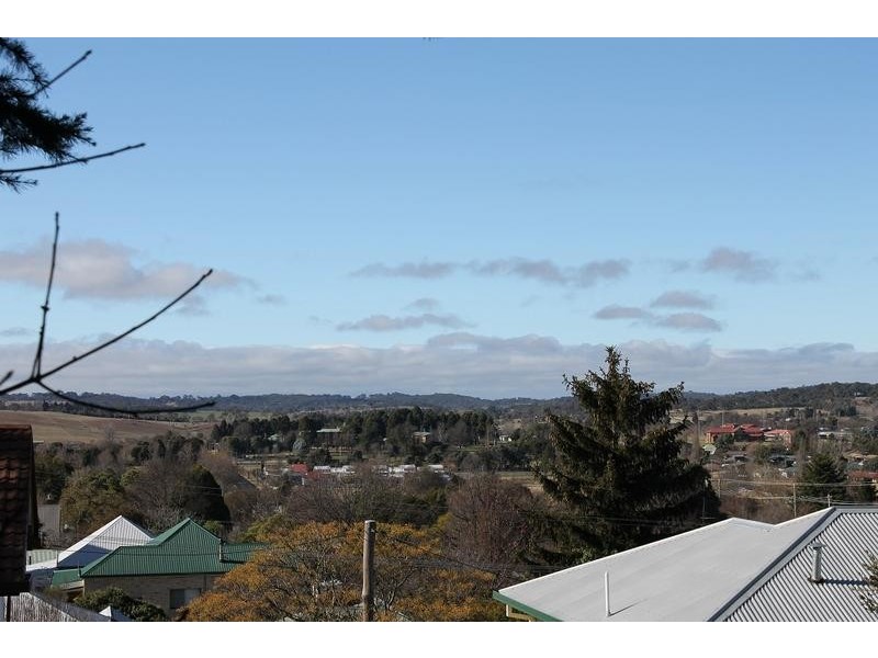 27 Laurence Avenue, Armidale NSW 2350