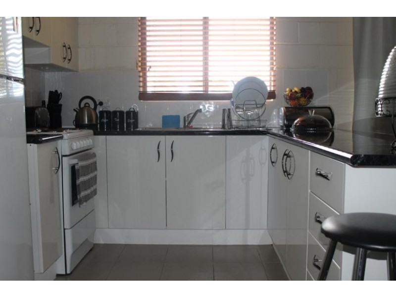 2/18 NYSSA STREET, Armidale NSW 2350