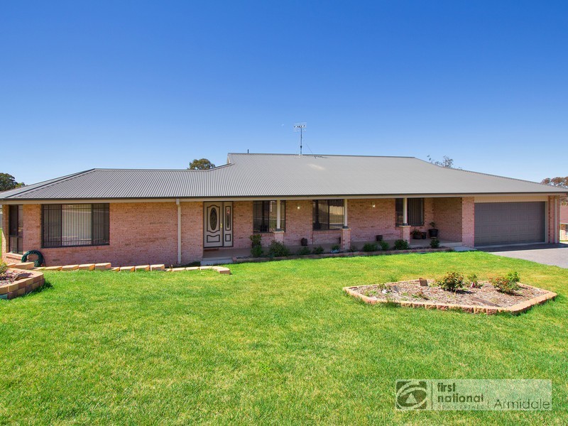 8 BILL WATSON AVE, Armidale NSW 2350