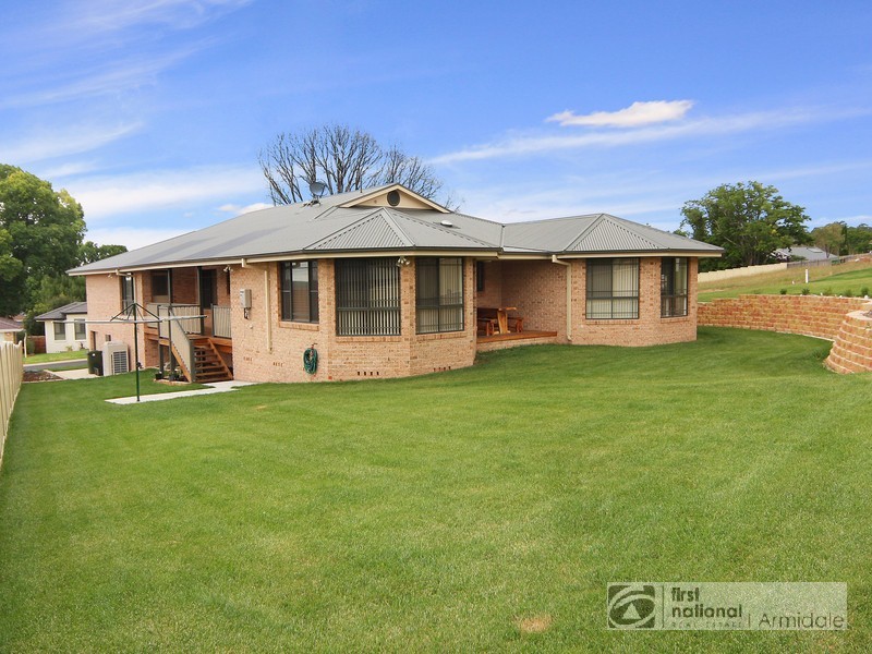 8 BILL WATSON AVE, Armidale NSW 2350