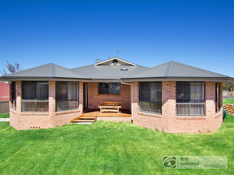 8 BILL WATSON AVE, Armidale NSW 2350