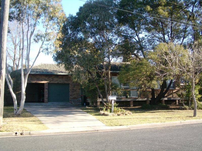 24 Bowman Avenue, Armidale NSW 2350