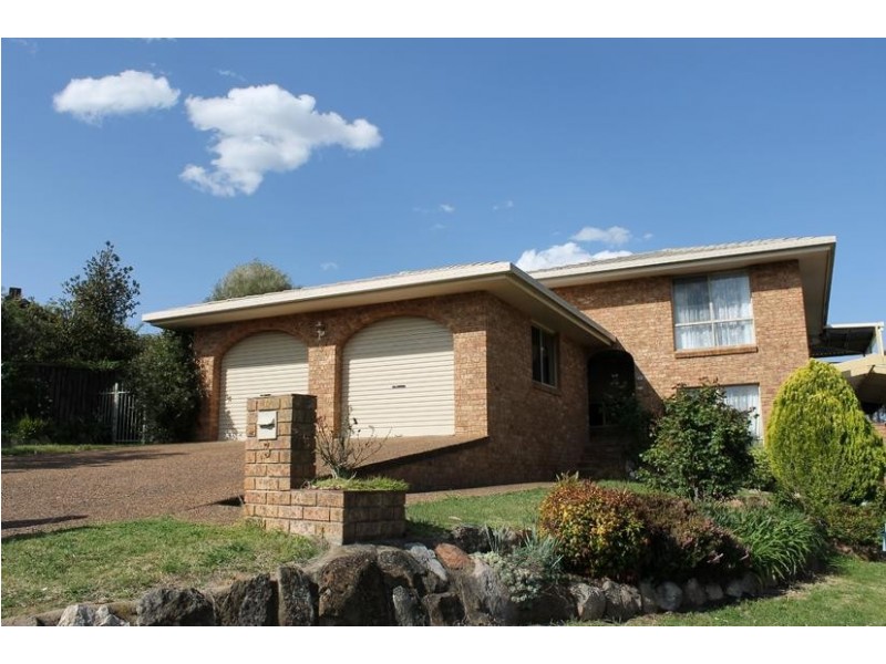 3 EULAHBAR CRESCENT, Armidale NSW 2350