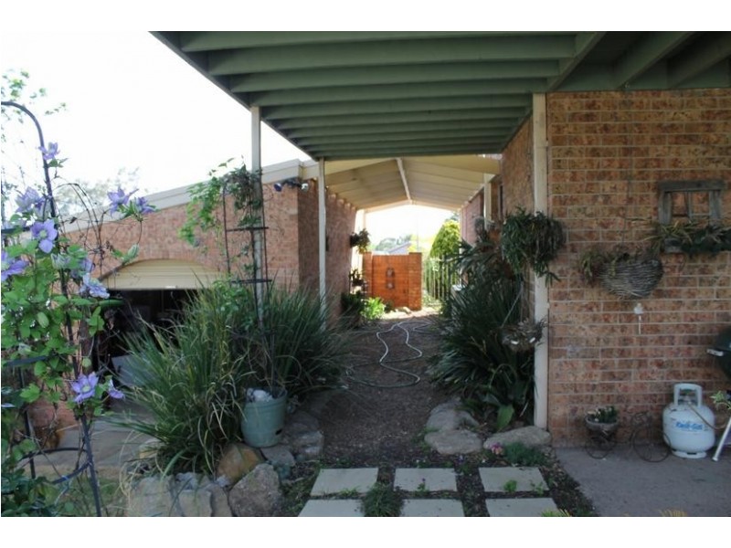 3 EULAHBAR CRESCENT, Armidale NSW 2350