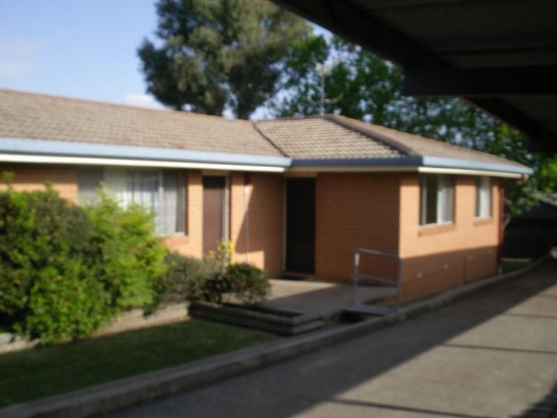 4/10 MARSHALL AVE, Armidale NSW 2350