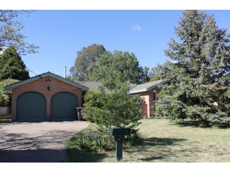 5 DOROTHY AVE, Armidale NSW 2350