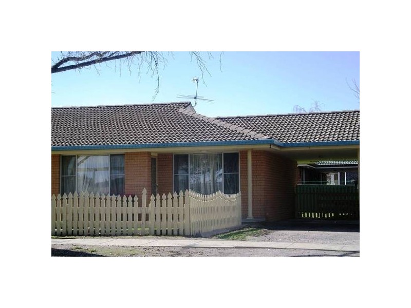 2/17 Queen Elizabeth Drive, Armidale NSW 2350