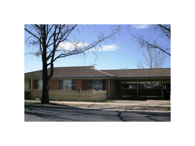 2/17 Queen Elizabeth Drive, Armidale NSW 2350