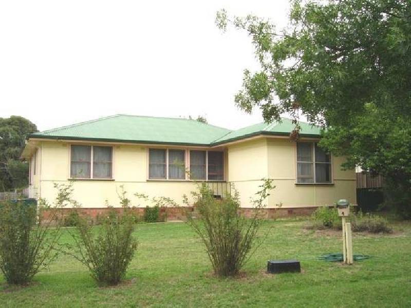 4 JONES AVENUE, Armidale NSW 2350