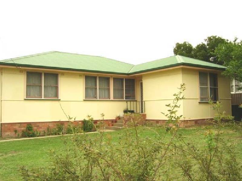 4 JONES AVENUE, Armidale NSW 2350