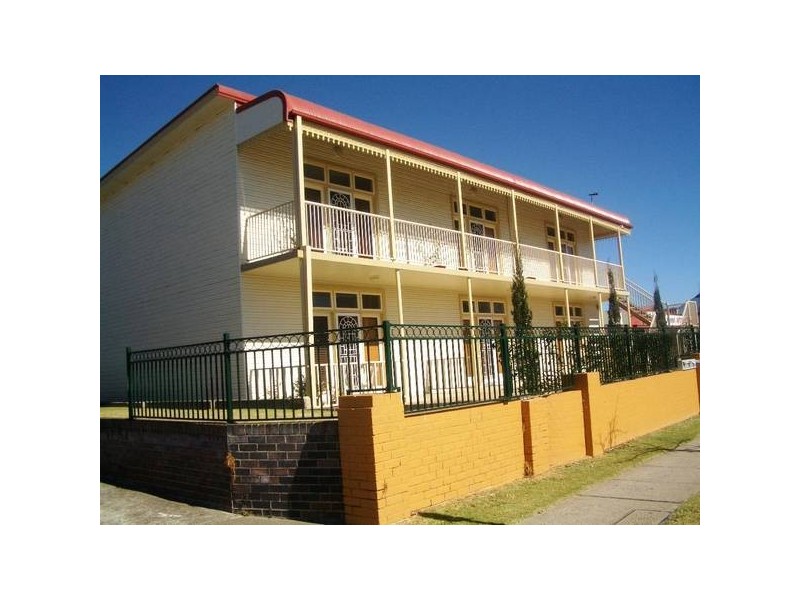 2/242 BEARDY STREET, Armidale NSW 2350