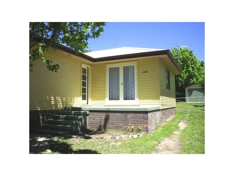 106 MARKHAM STREET, Armidale NSW 2350