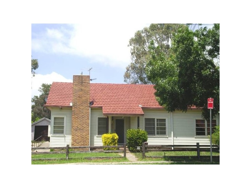 202 RUSDEN STREET, Armidale NSW 2350
