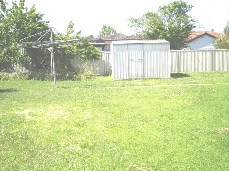 2 HOLMES AVENUE, Armidale NSW 2350