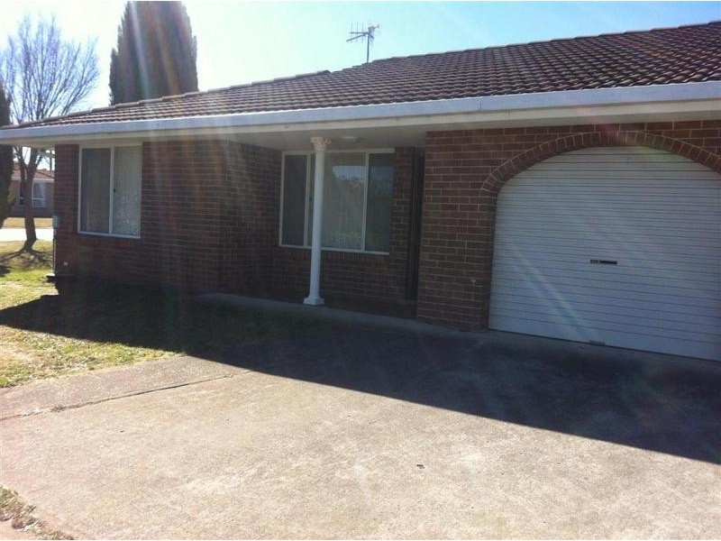 1/19 VERNA CLOSE, Armidale NSW 2350