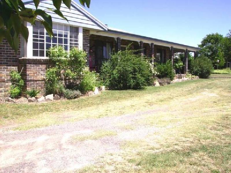 10 COREY ROAD, Armidale NSW 2350