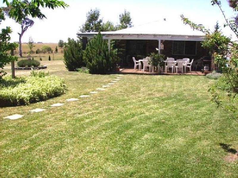 10 COREY ROAD, Armidale NSW 2350