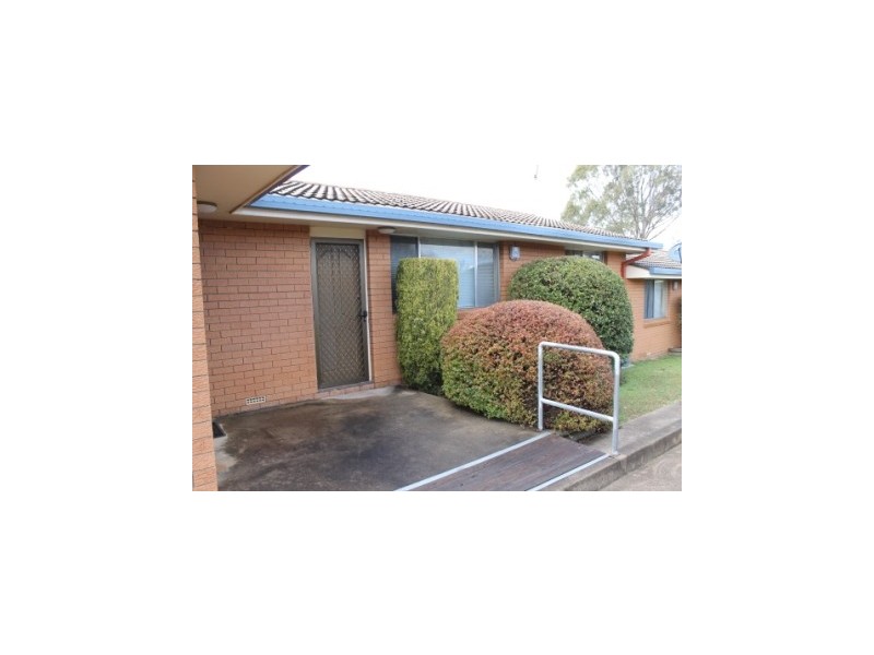 2/10 MARSHALL AVENUE, Armidale NSW 2350