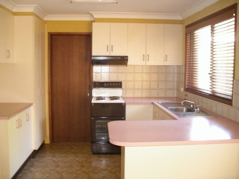 12 FORSTER AVENUE, Armidale NSW 2350