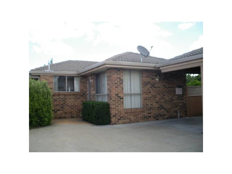 2/16 NAUGHTEN AVENUE, Armidale NSW 2350