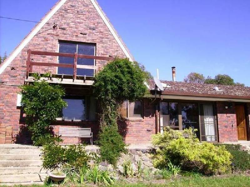 84 AMAROO, Armidale NSW 2350