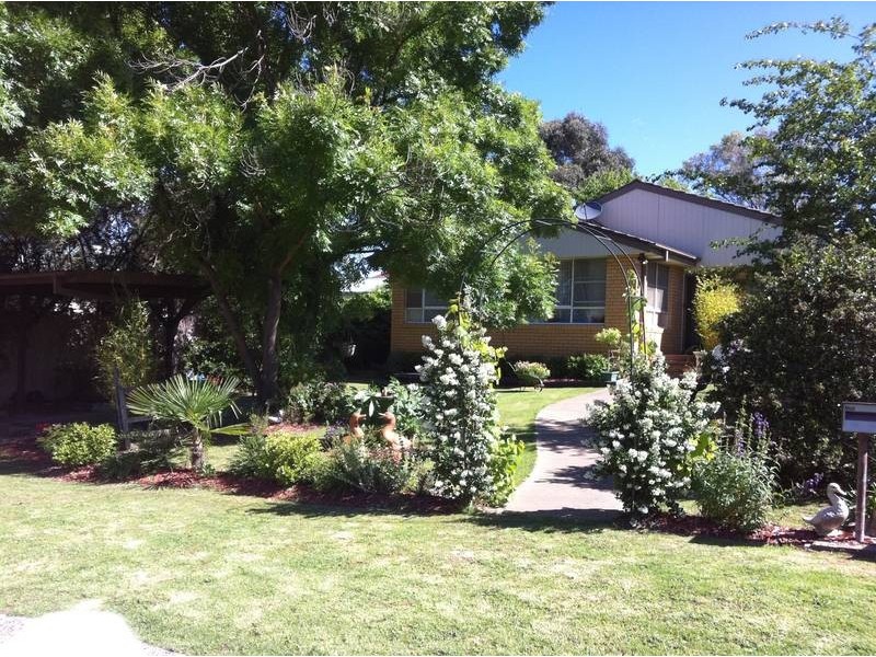 16 McKeon Avenue, Armidale NSW 2350