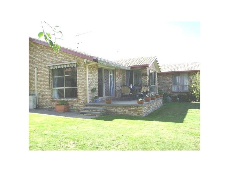 33 McCarthy Crescent, Armidale NSW 2350