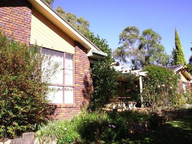 35 Bishops Crescent, Armidale NSW 2350