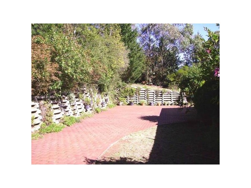 35 Bishops Crescent, Armidale NSW 2350