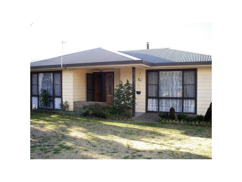 Soliman Avenue, Armidale NSW 2350