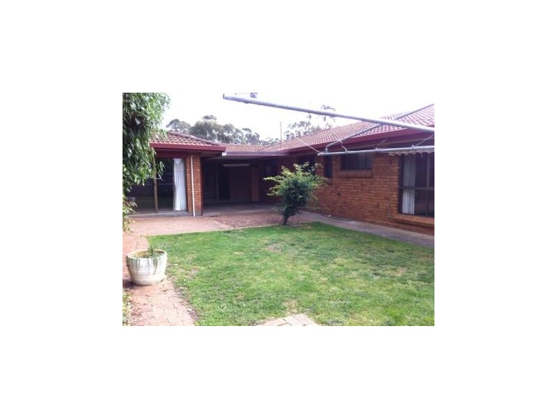 2 Stewart Crescent, Armidale NSW 2350