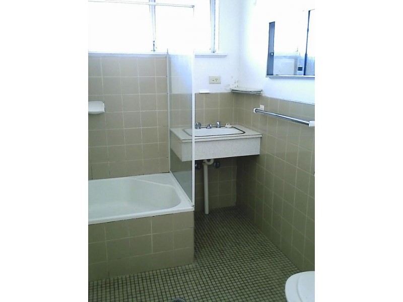 1/10 WIGAN AVENUE, Armidale NSW 2350