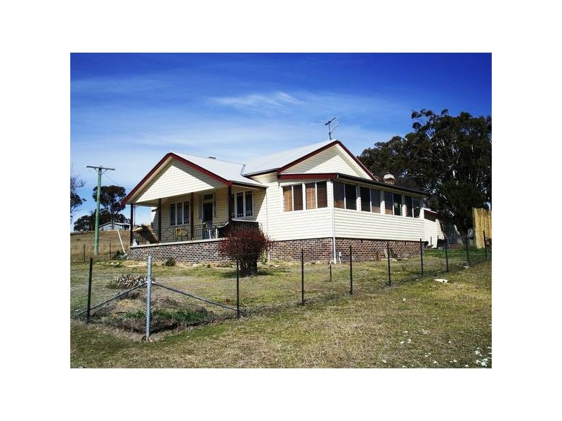 ENMORE ROAD, Armidale NSW 2350