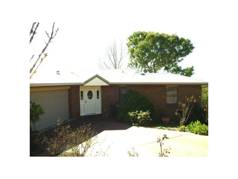 Merino Terrace, Armidale NSW 2350